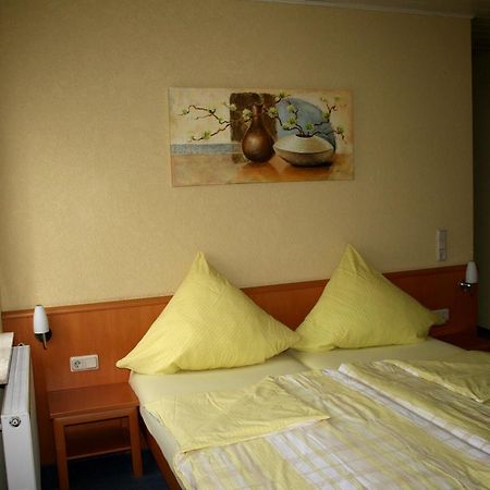 Pension Zur Krone Hotel ไอเซนัค ภายนอก รูปภาพ